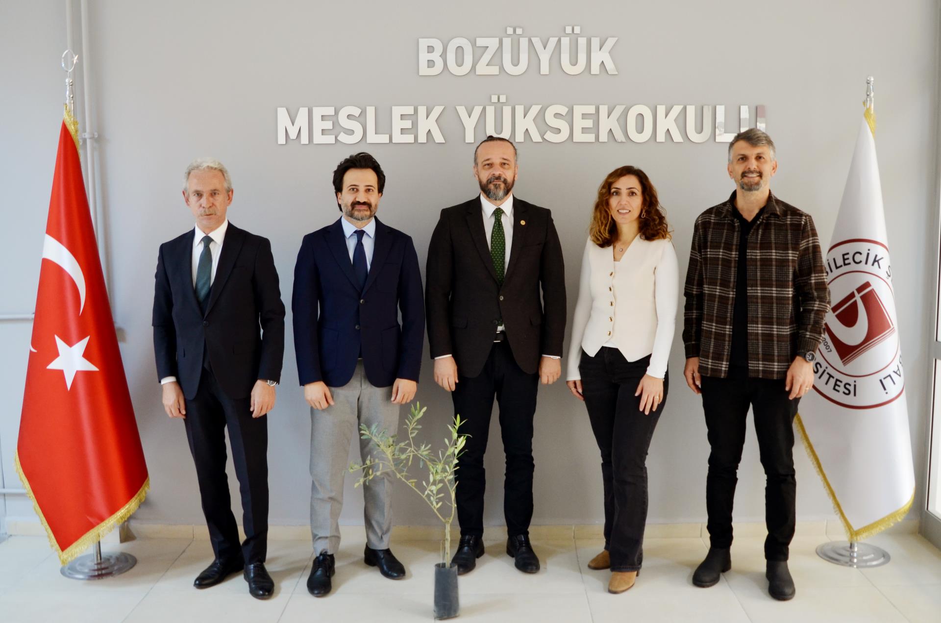 Üniversitemiz Rektör Yardımcısı Prof. Dr. Murat YURDAKUL Meslek Yüksekokulumuzu ziyaret etti.